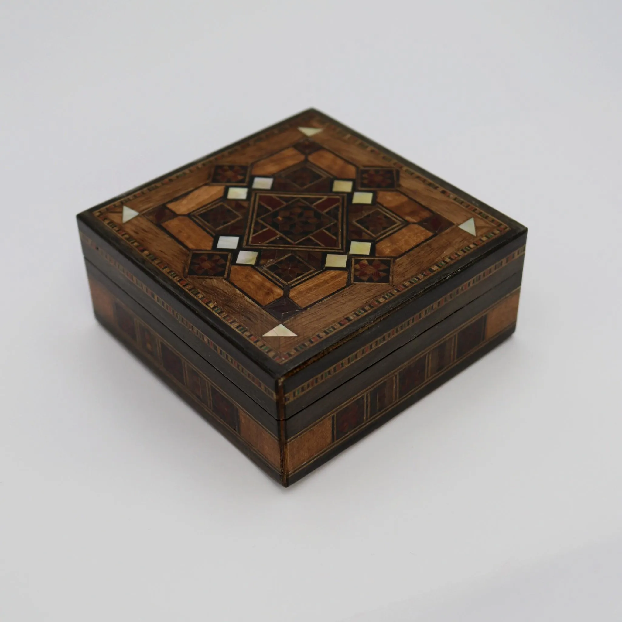 Boîte en mosaïque carrée