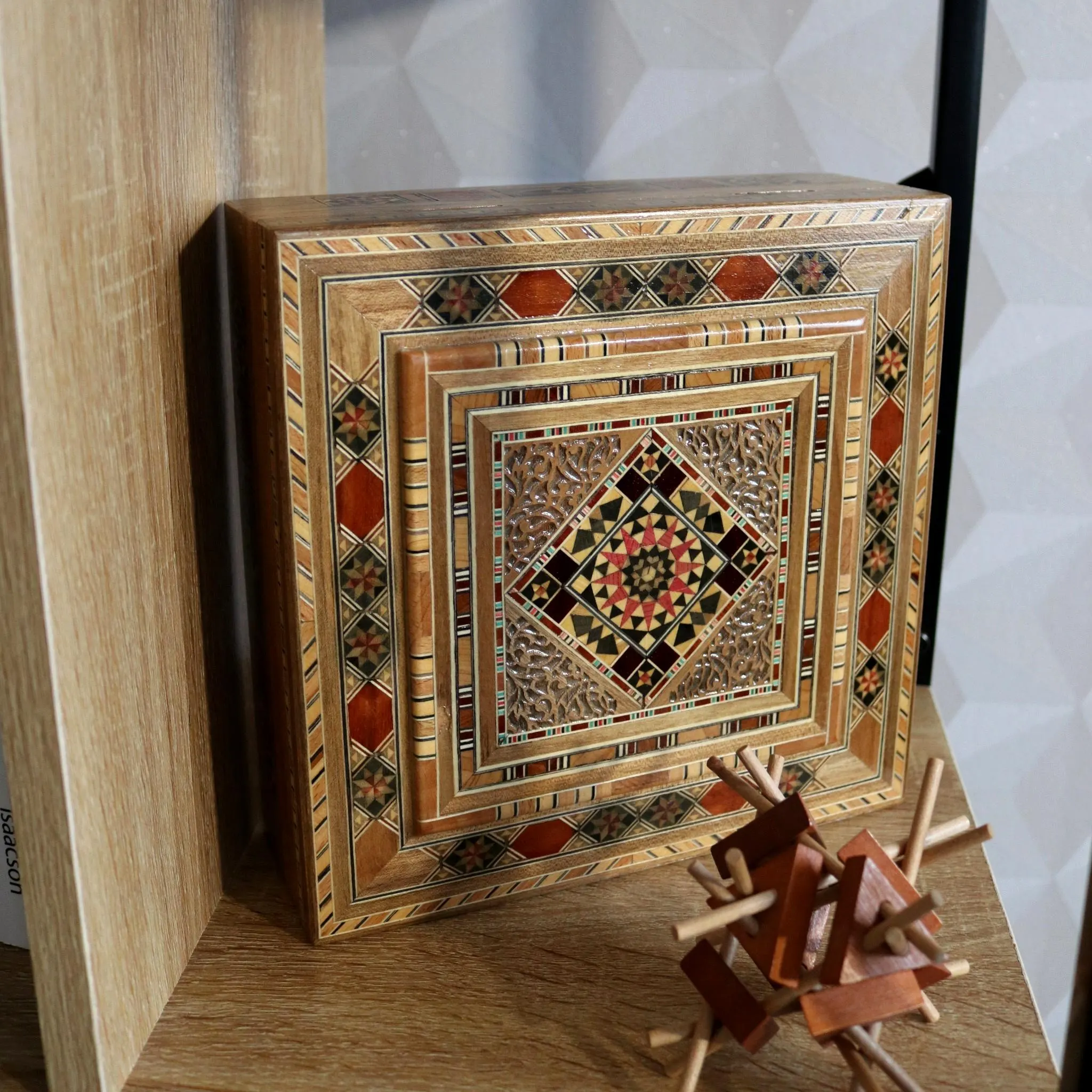 Grande boîte en marqueterie syrienne