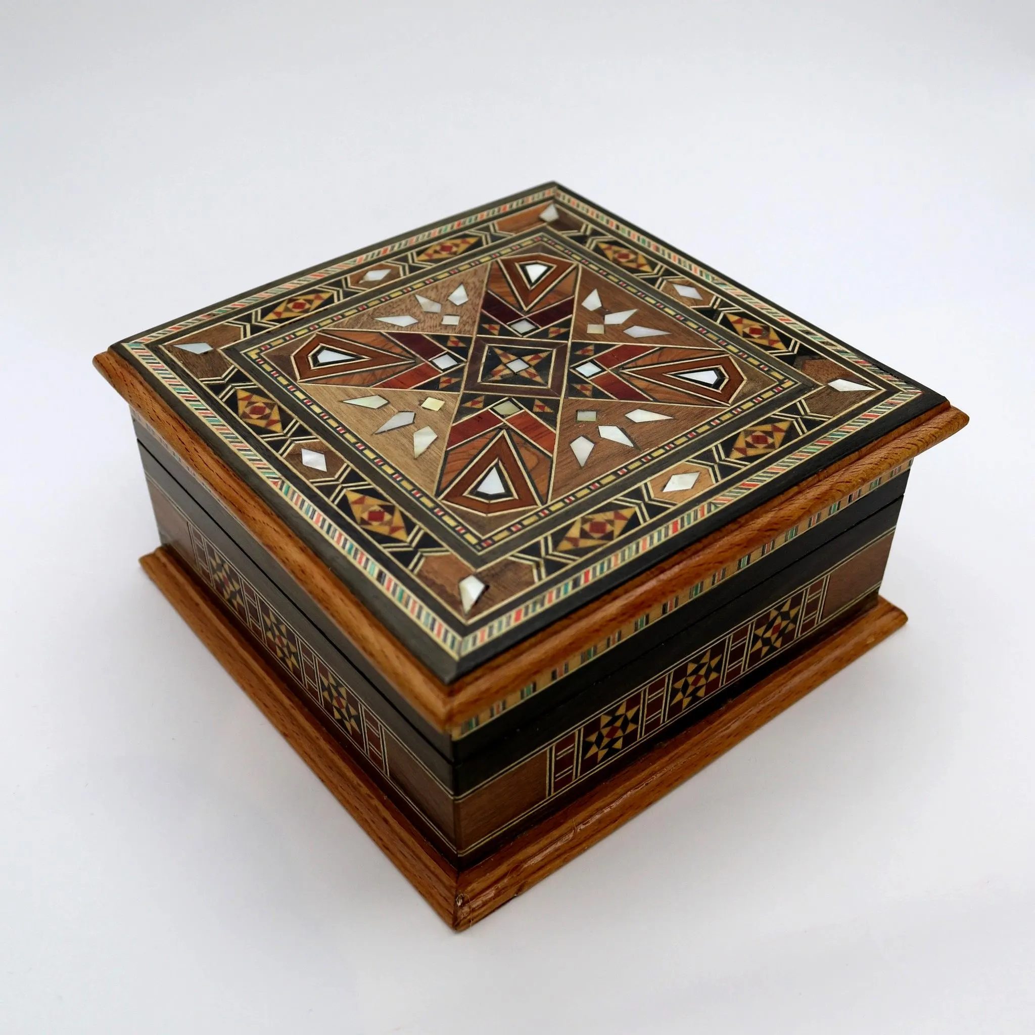 Boîte à souvenirs artisanale