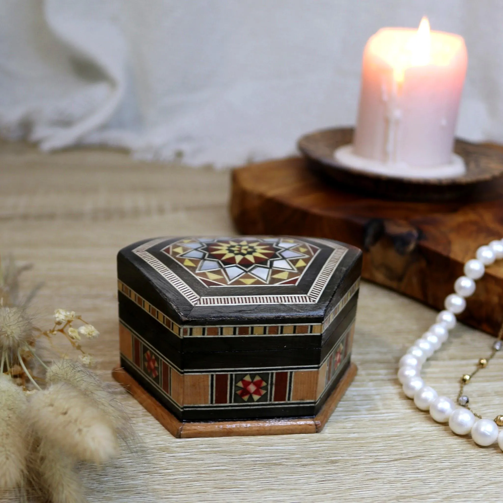 Boîte en marqueterie hexagonale