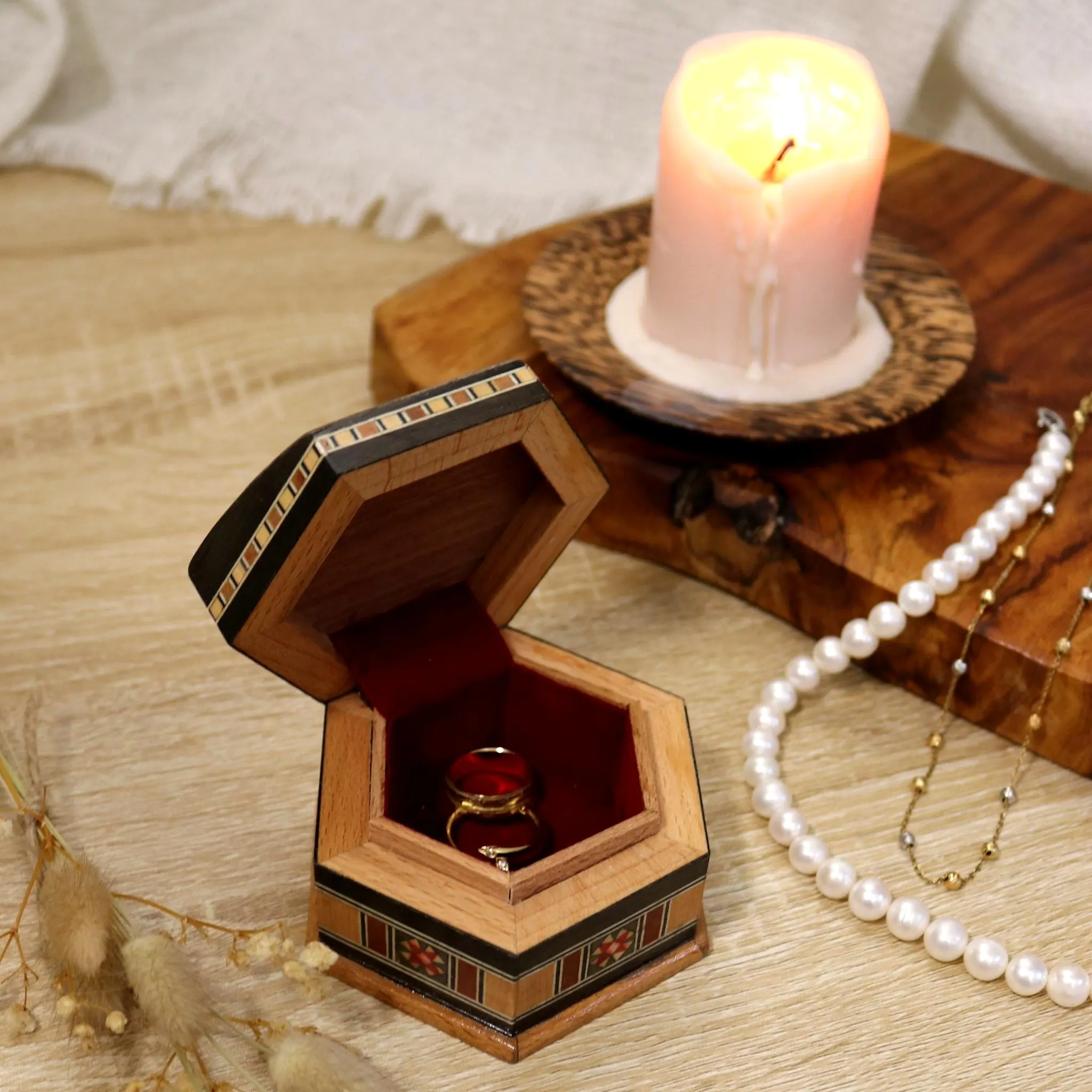 Boîte en marqueterie hexagonale