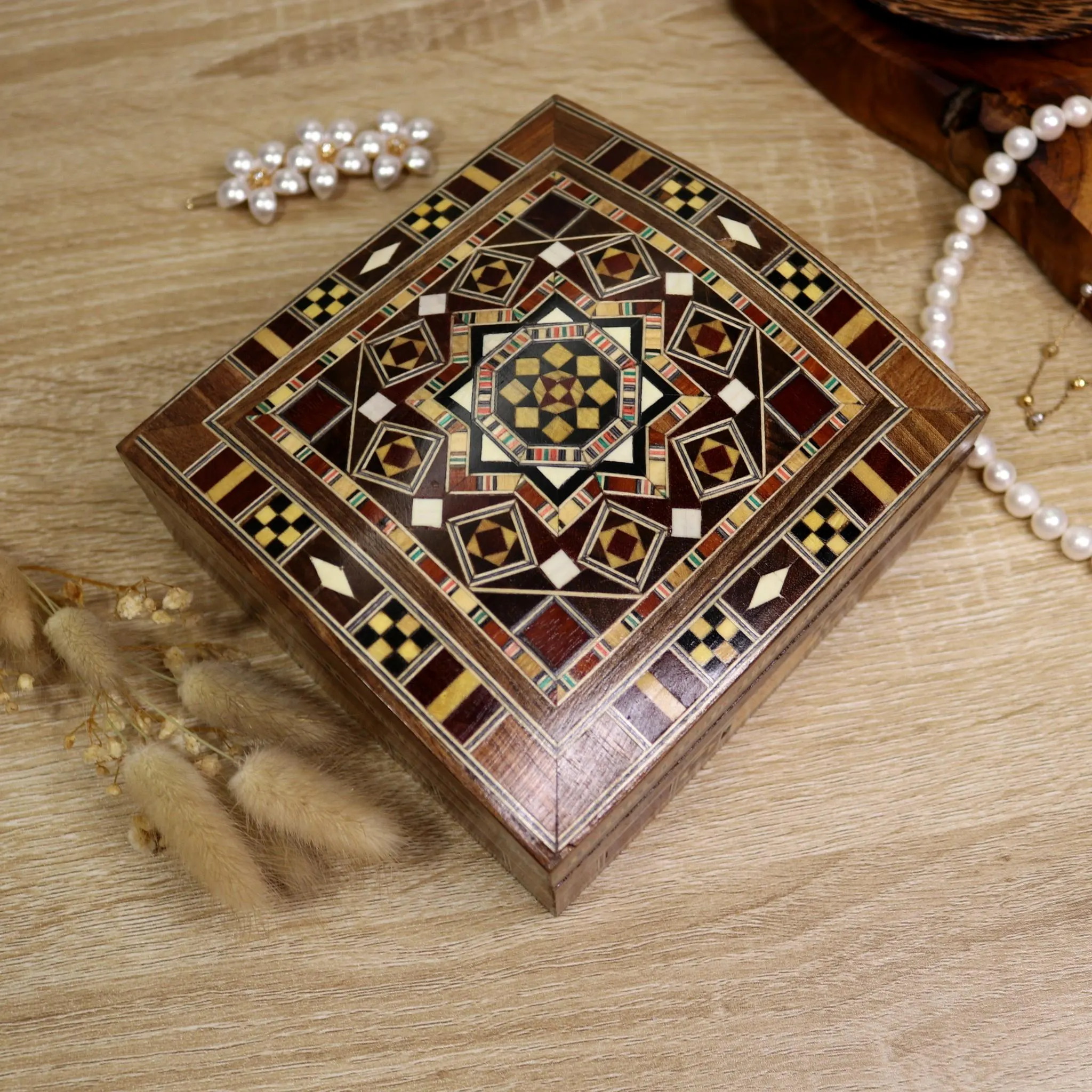 Boîte en marqueterie traditionnelle