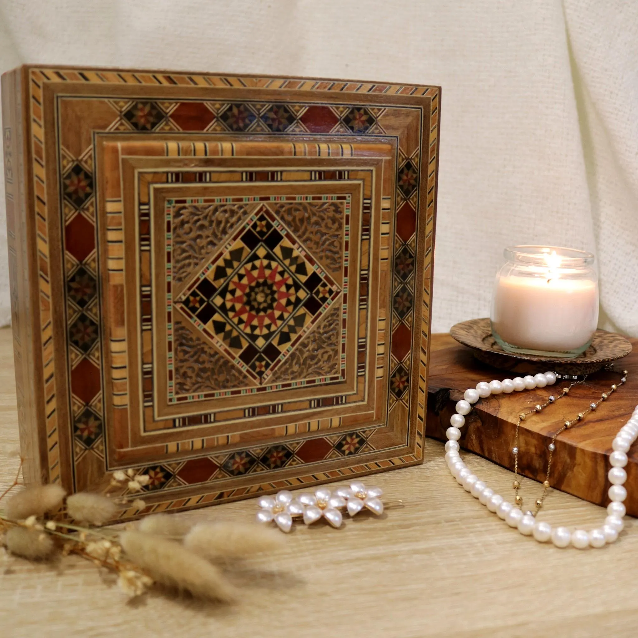 Grande boîte en marqueterie syrienne