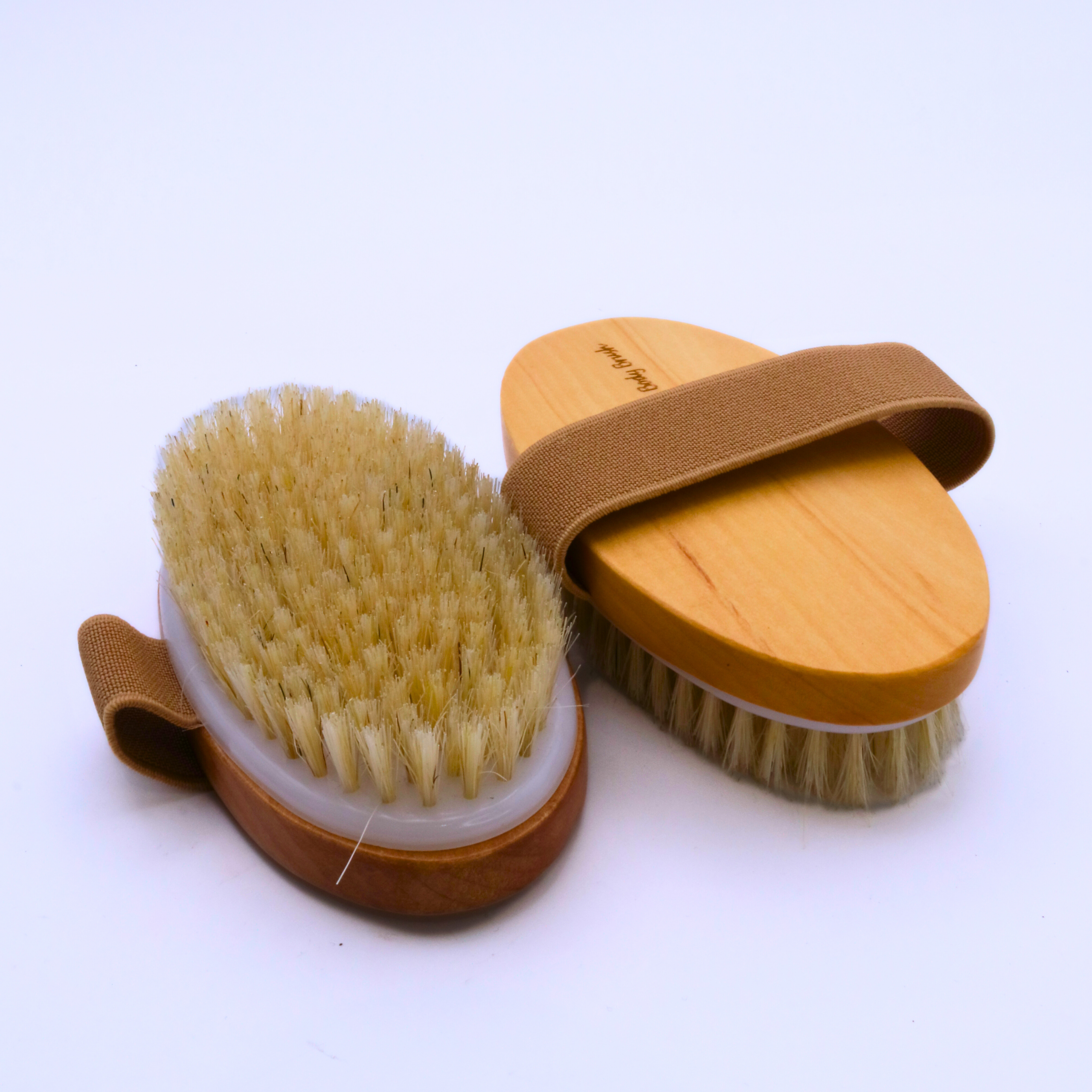 Brosses de bain en bois naturel