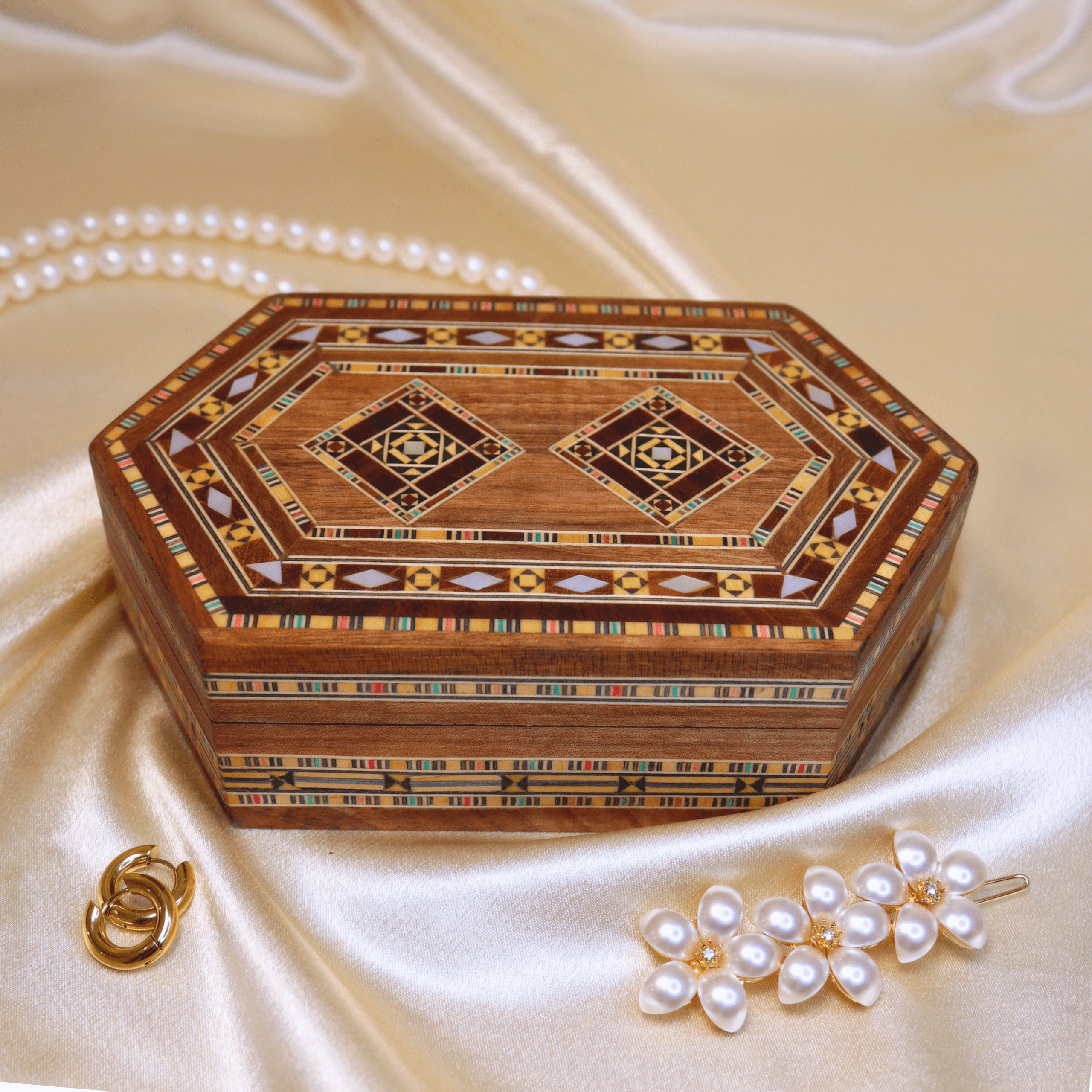 boîte en marqueterie hexagonale