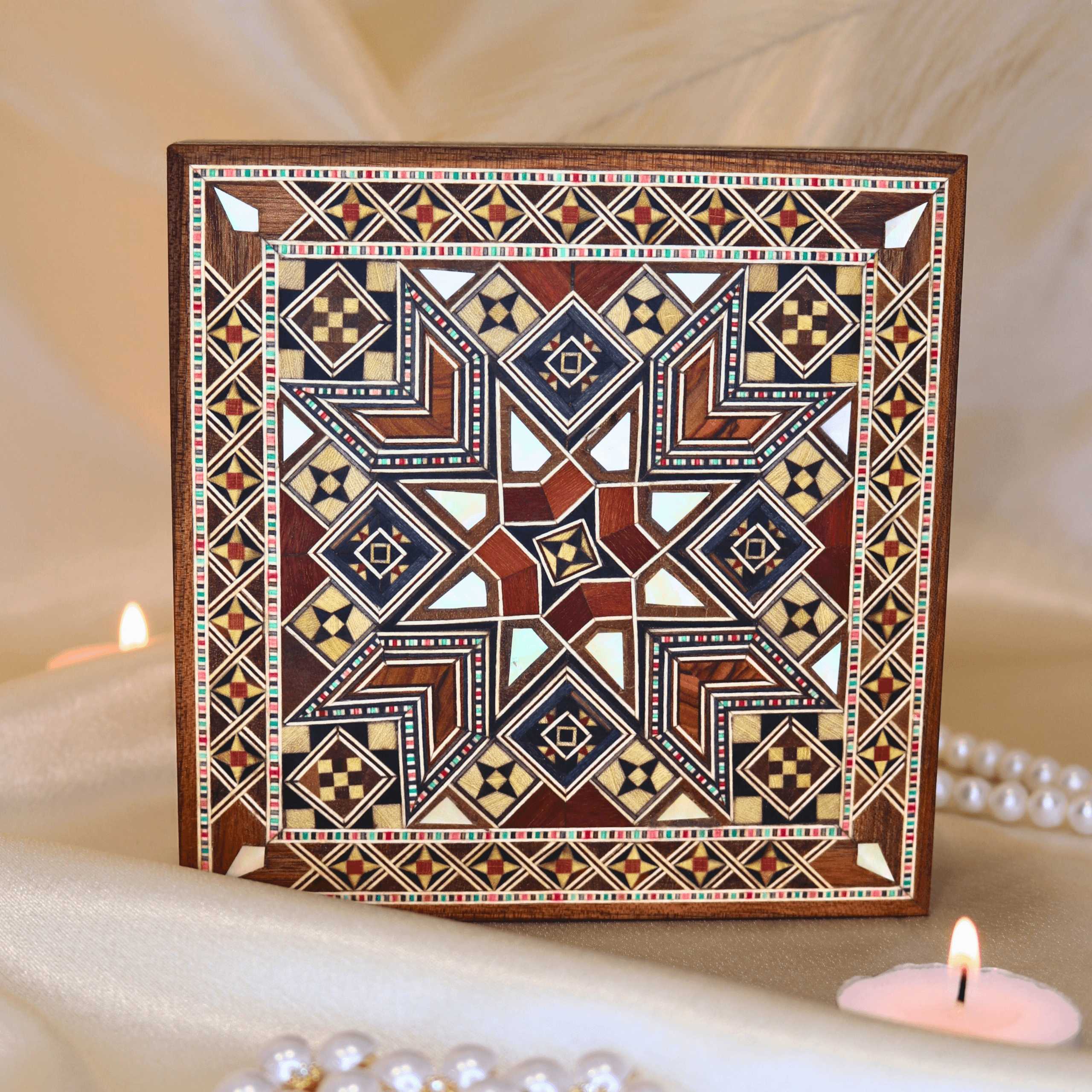 Moyenne boîte en marqueterie traditionnelle carrée 7