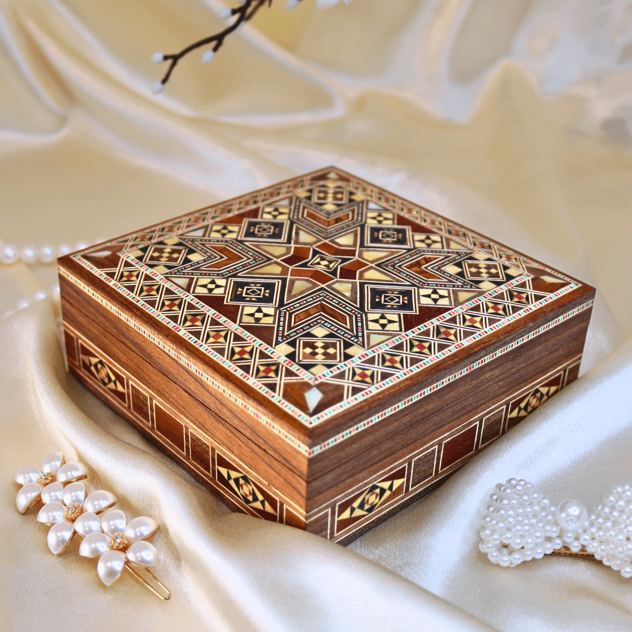 Moyenne boîte en marqueterie traditionnelle carrée 3