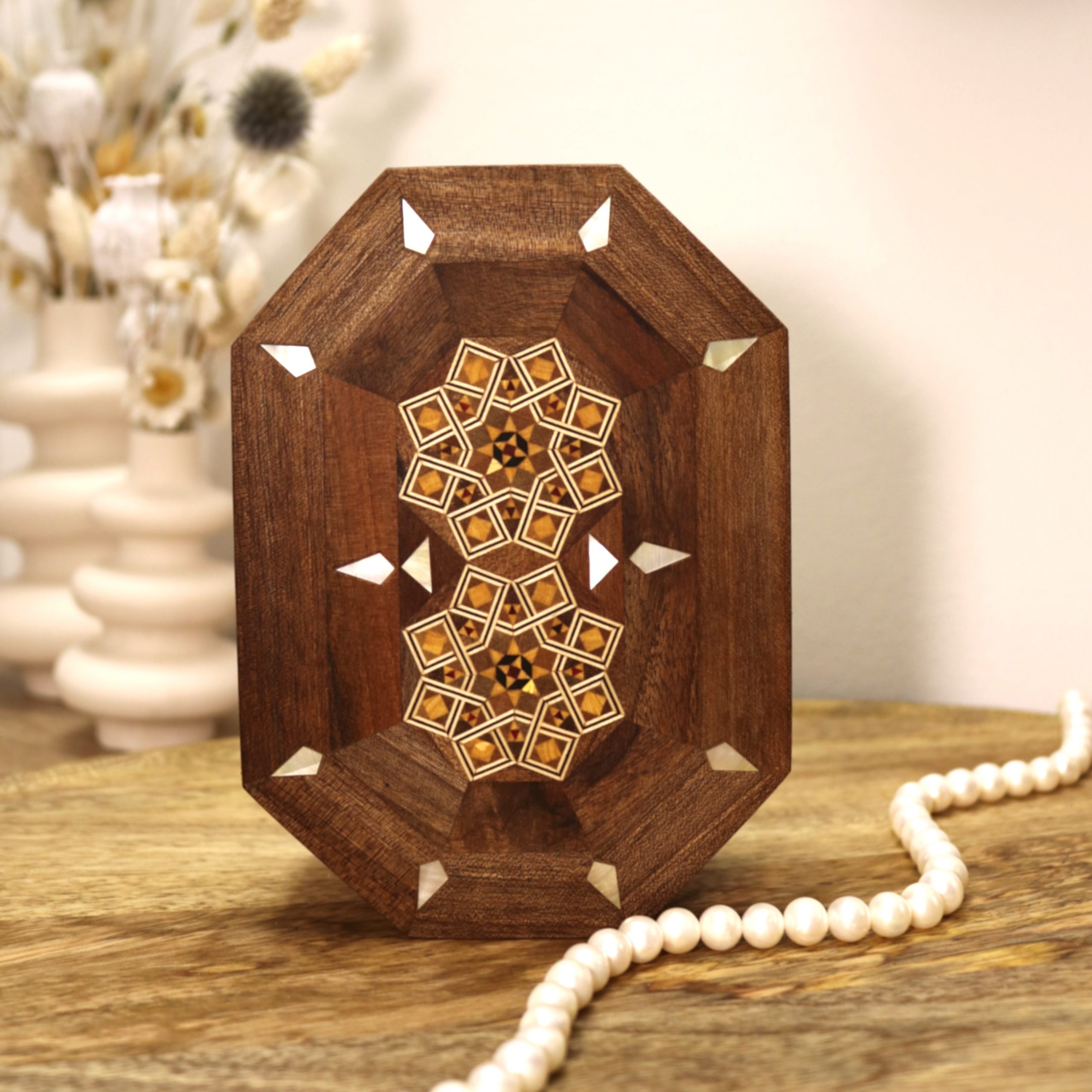 Boîte orientale mate en marqueterie