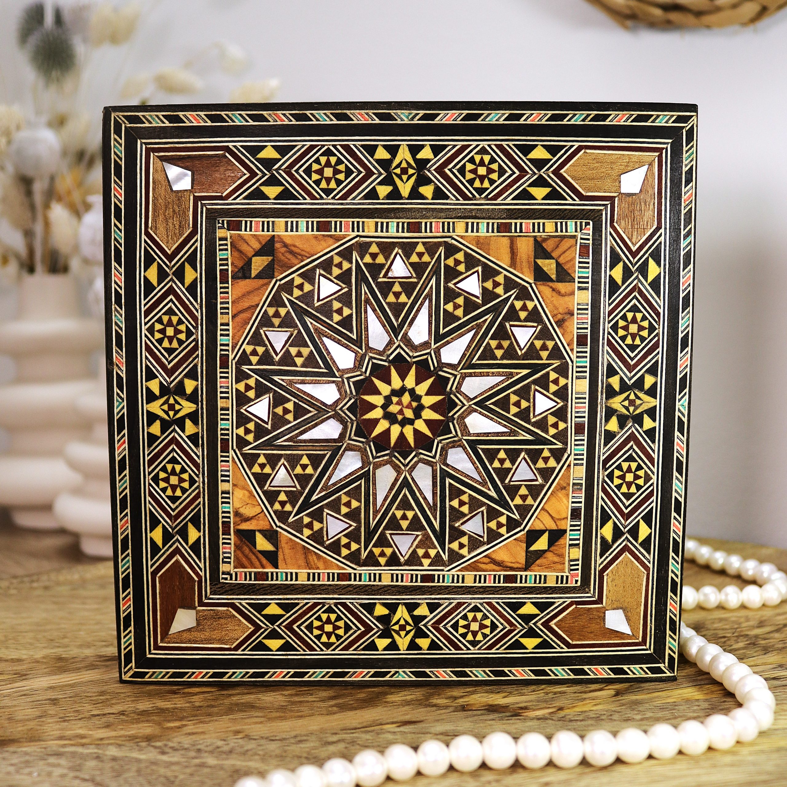 Boîte carrée en marqueterie orientale