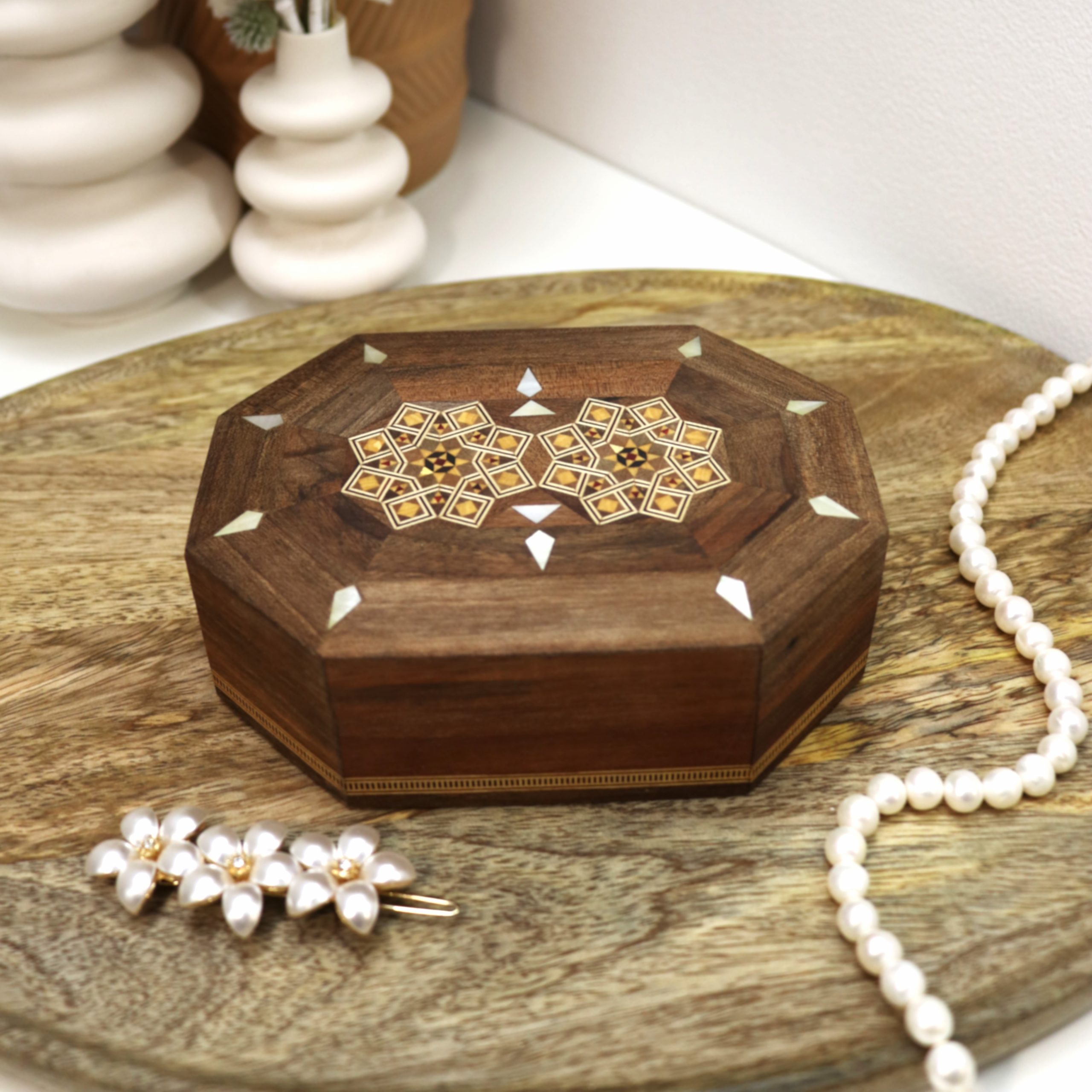 Boîte orientale mate en marqueterie