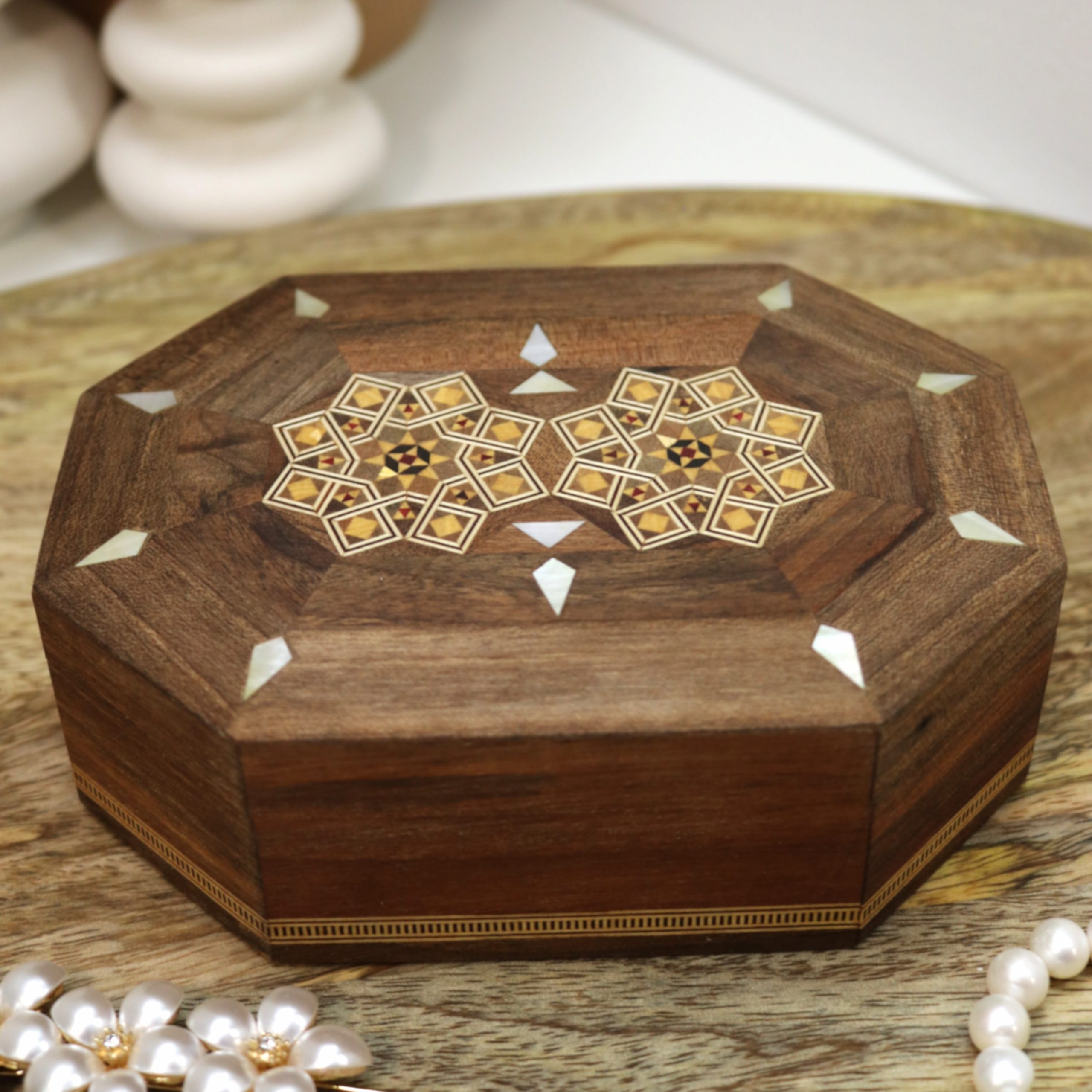 Boîte orientale mate en marqueterie