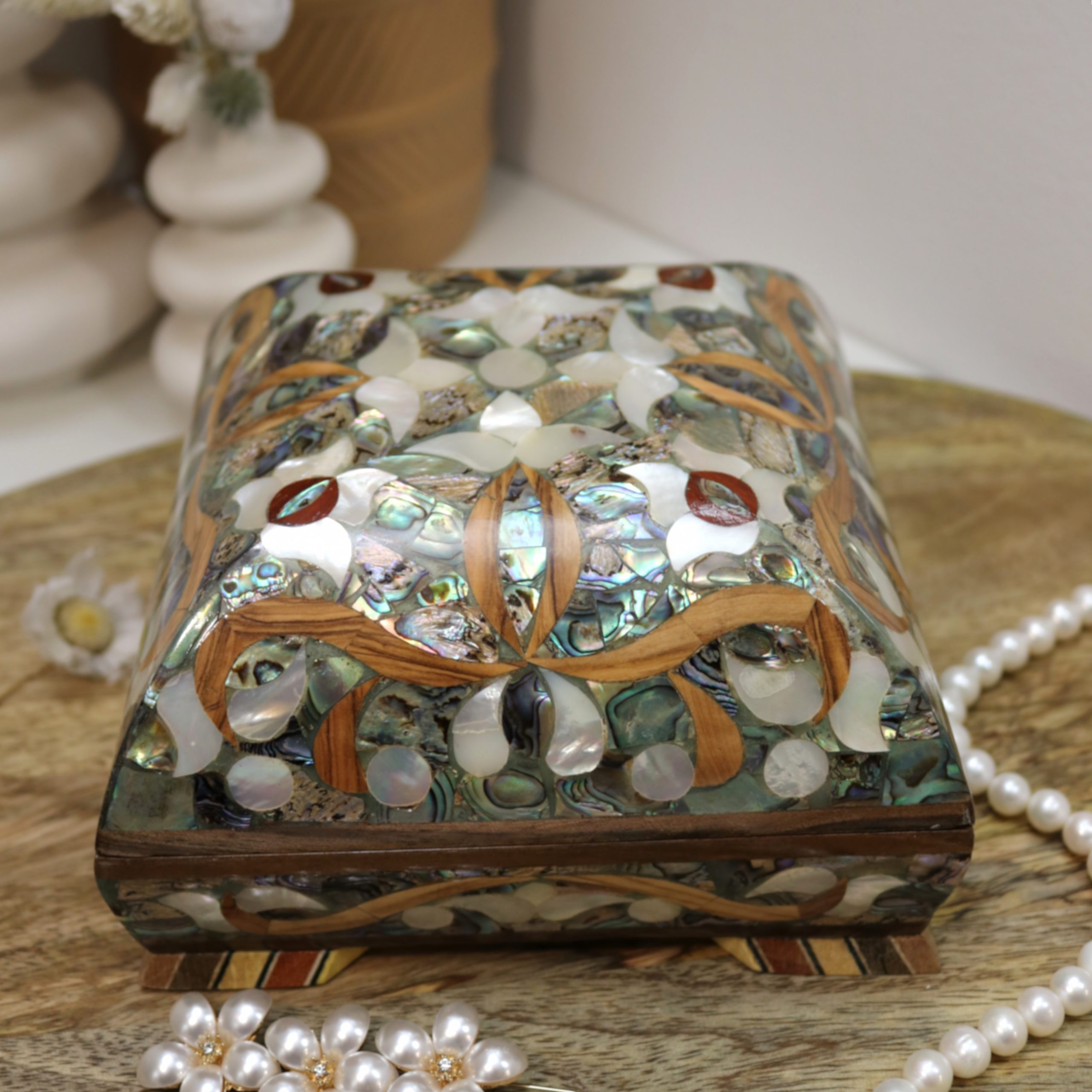 Boîte carrée en marqueterie de luxe