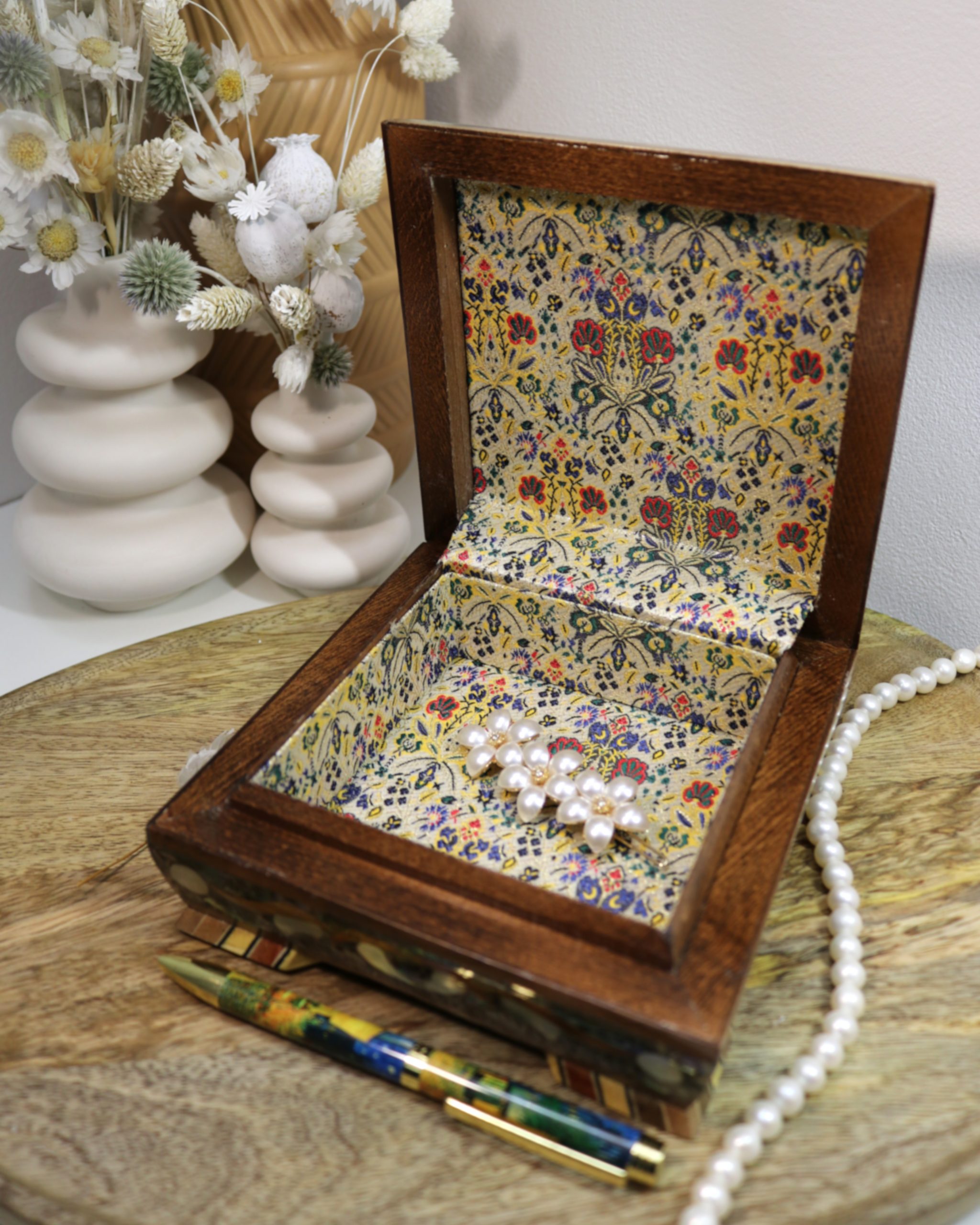 Coffret décoratif en nacre et bois - Modèle floral -