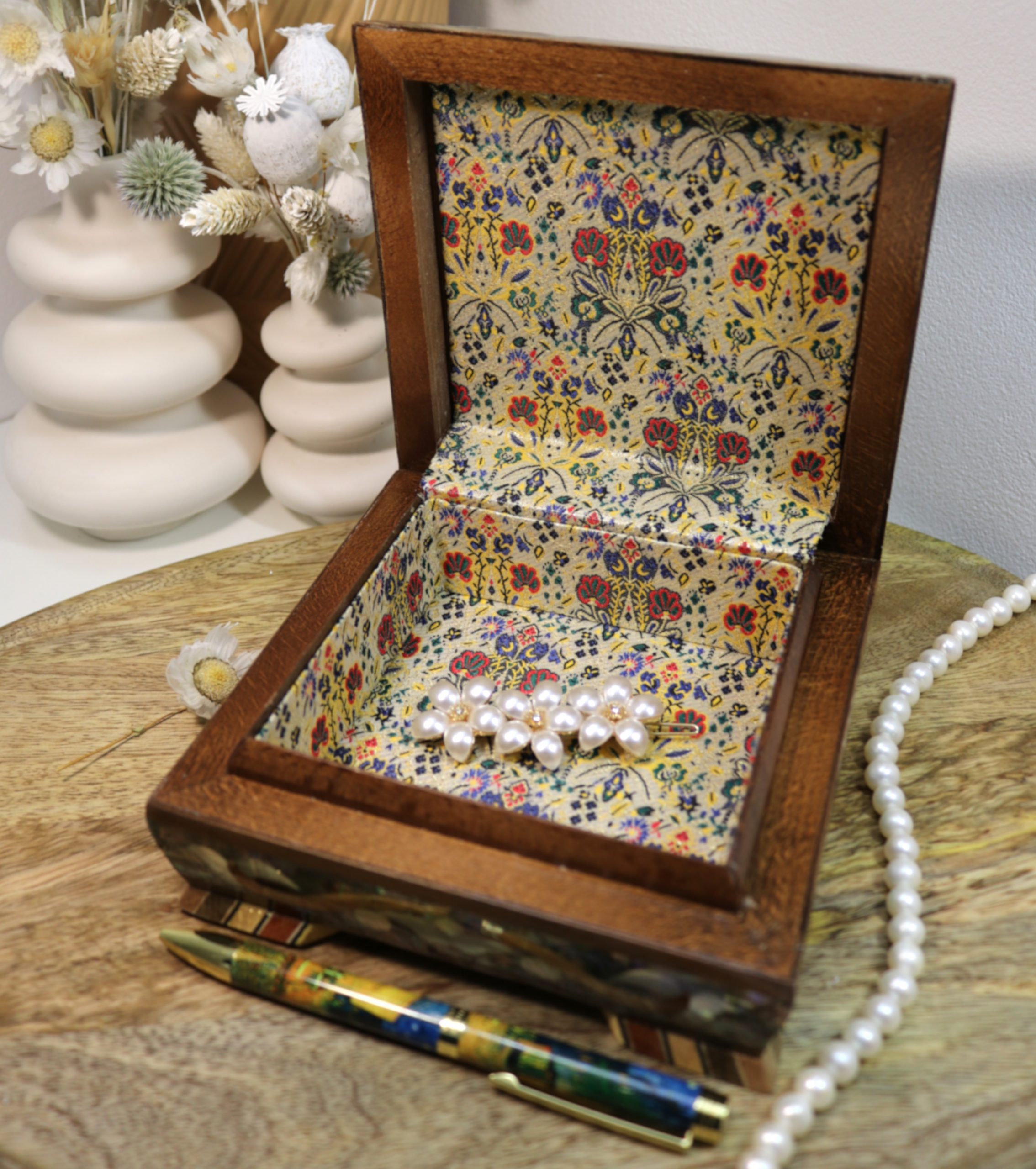 Boîte carrée en marqueterie de luxe