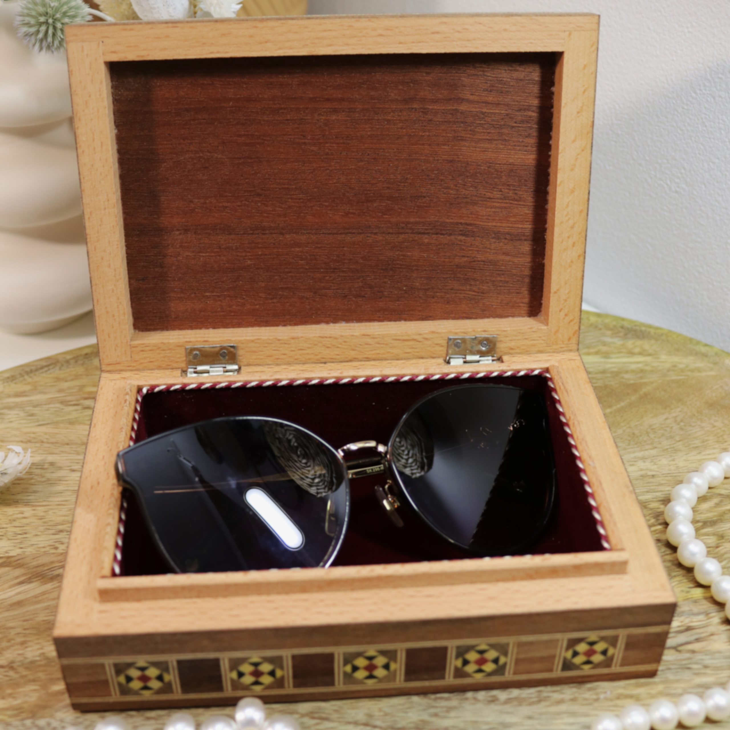 Coffret en marqueterie rectangulaire avec nacre