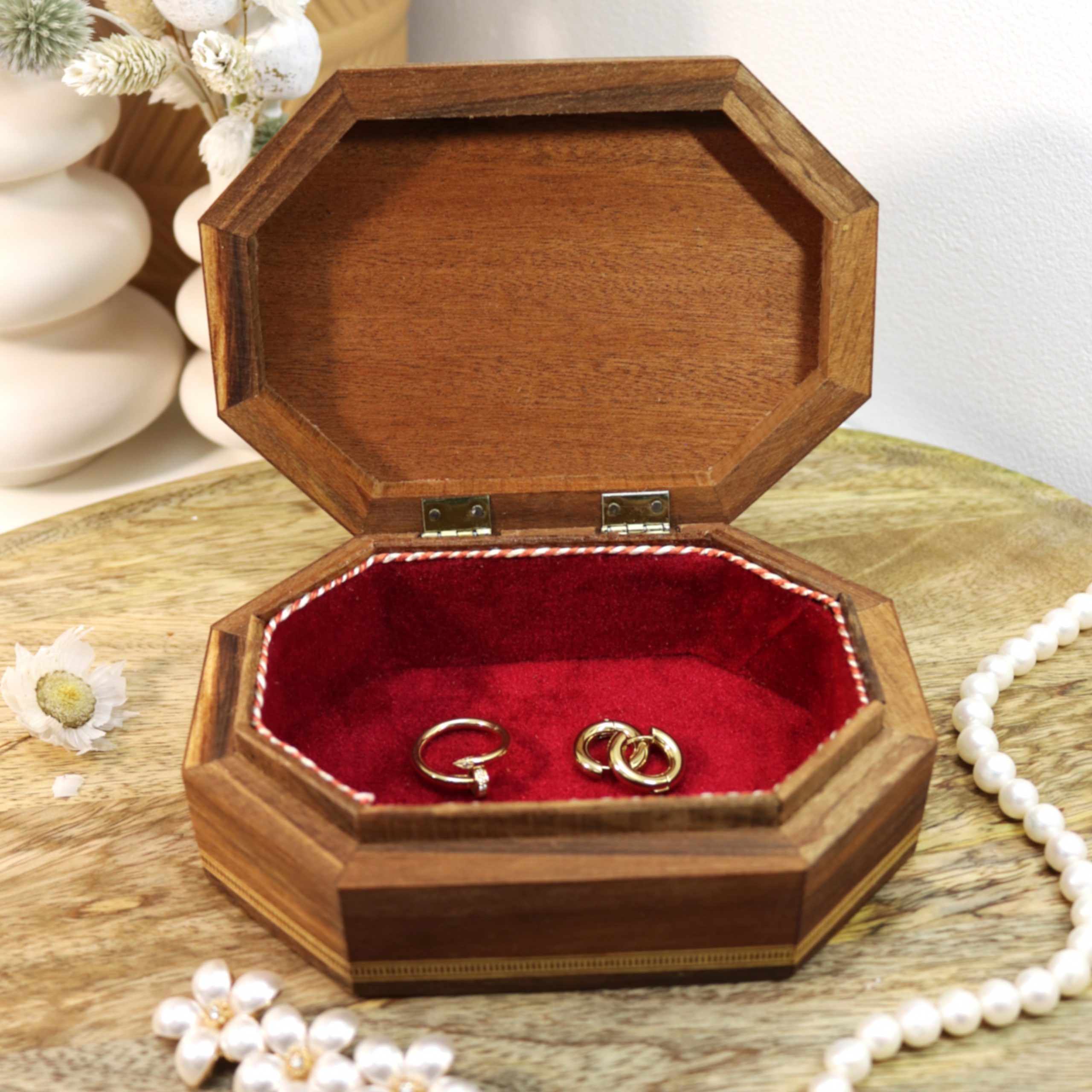 Boîte orientale mate en marqueterie