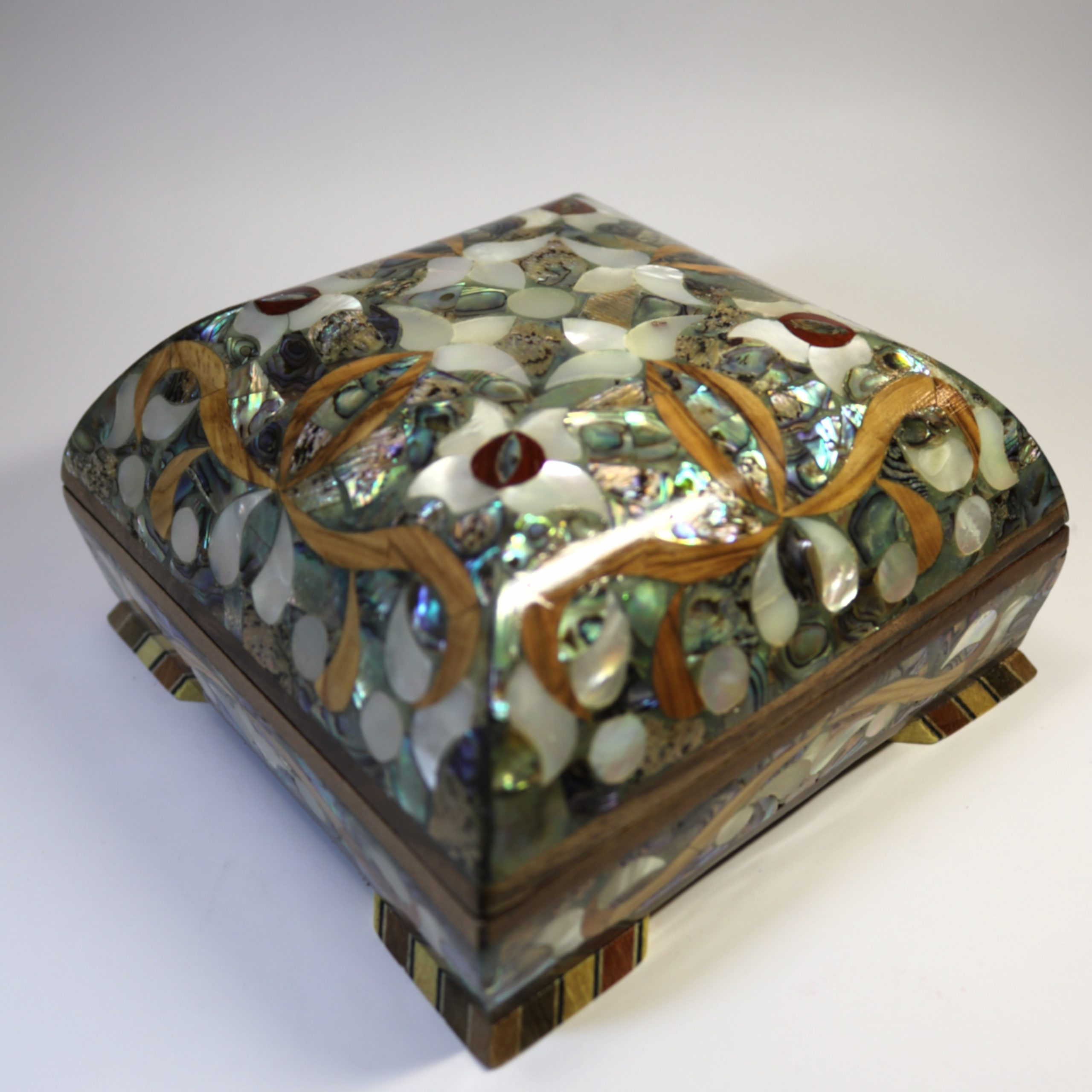 Boîte carrée en marqueterie de luxe