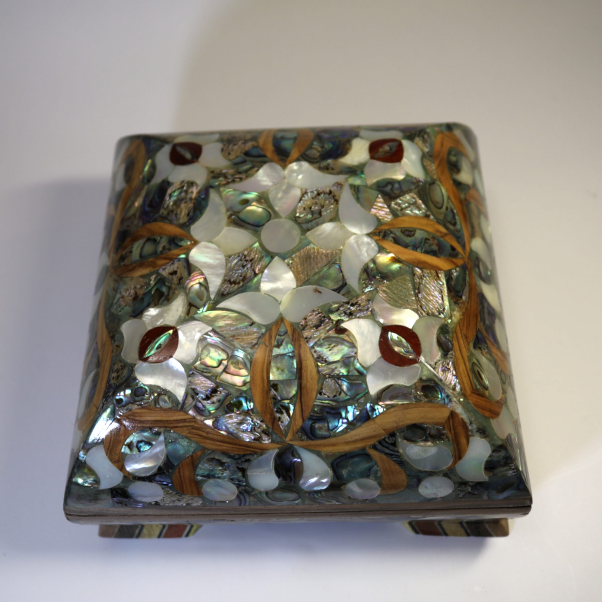 Boîte carrée en marqueterie de luxe