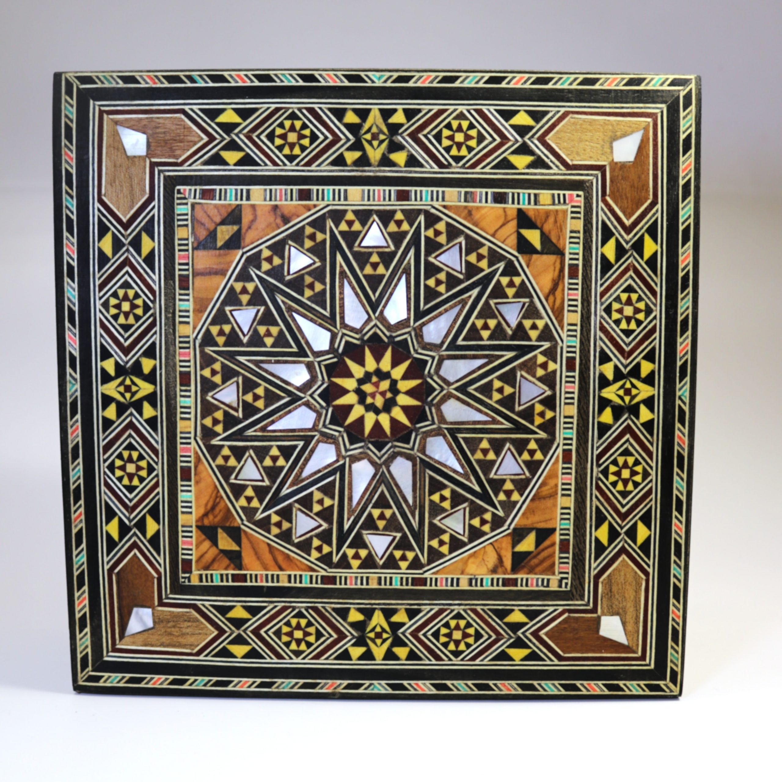 IMG_0522 Boîte carrée en marqueterie orientale