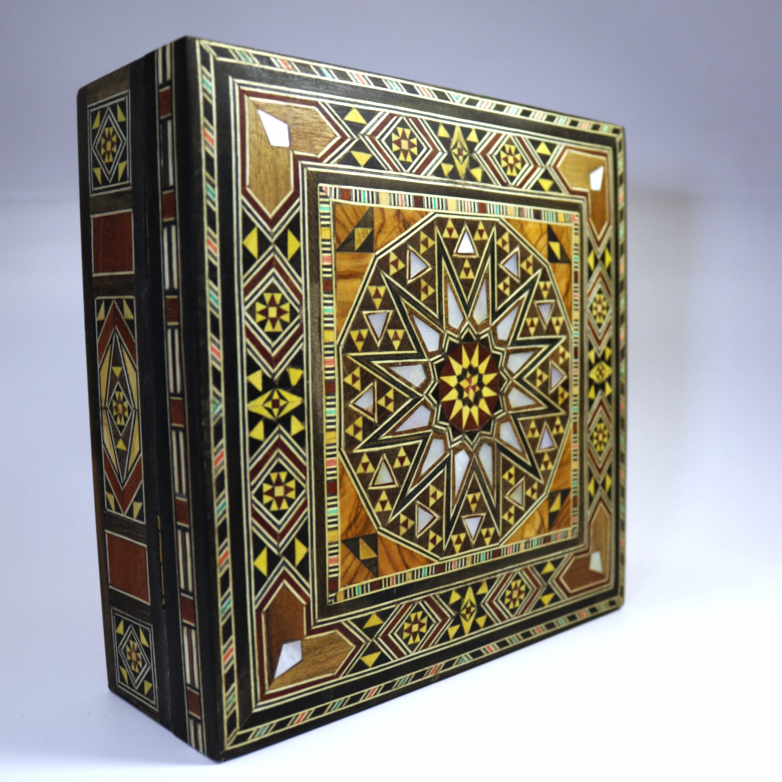 IMG_0524 Boîte carrée en marqueterie orientale