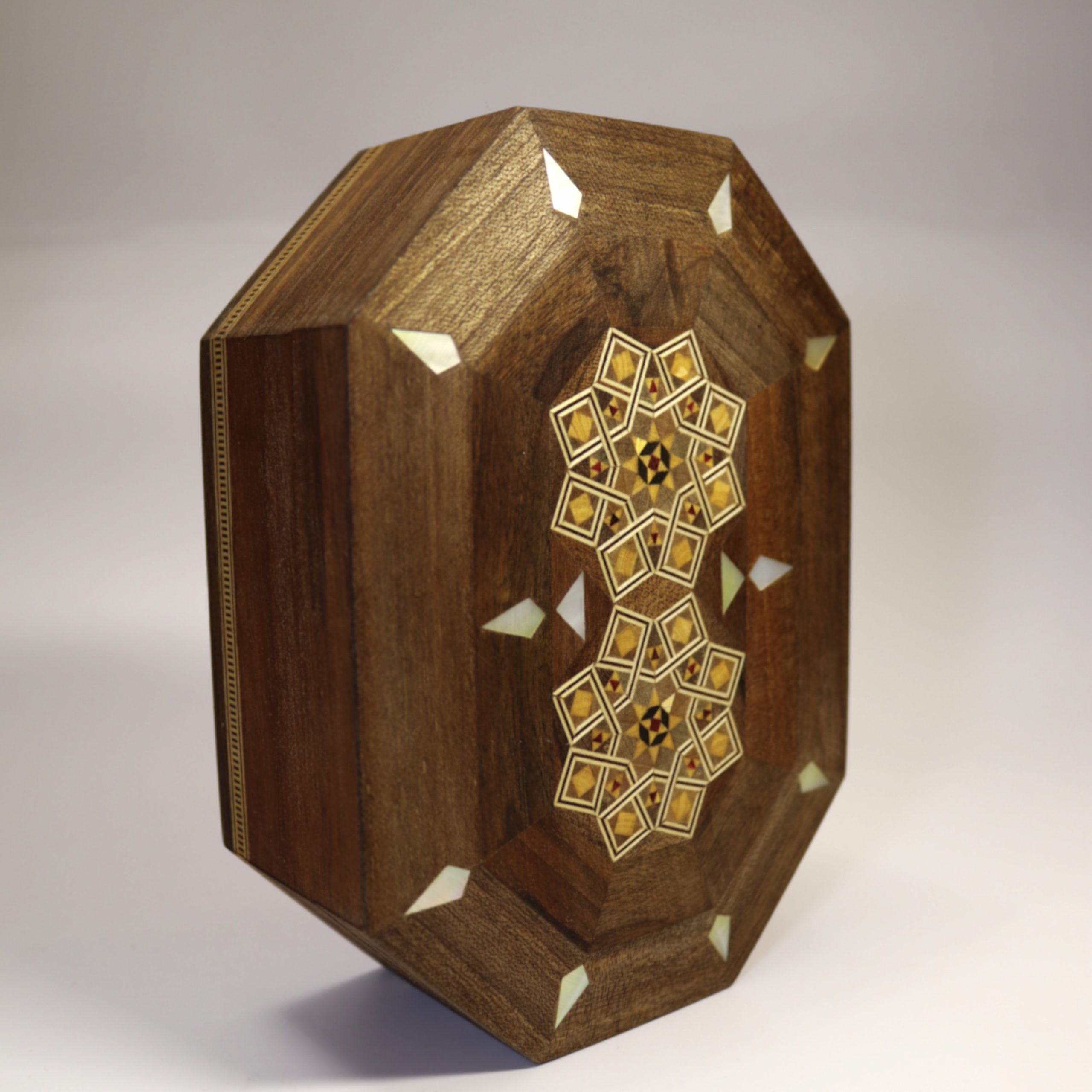 Boîte orientale mate en marqueterie