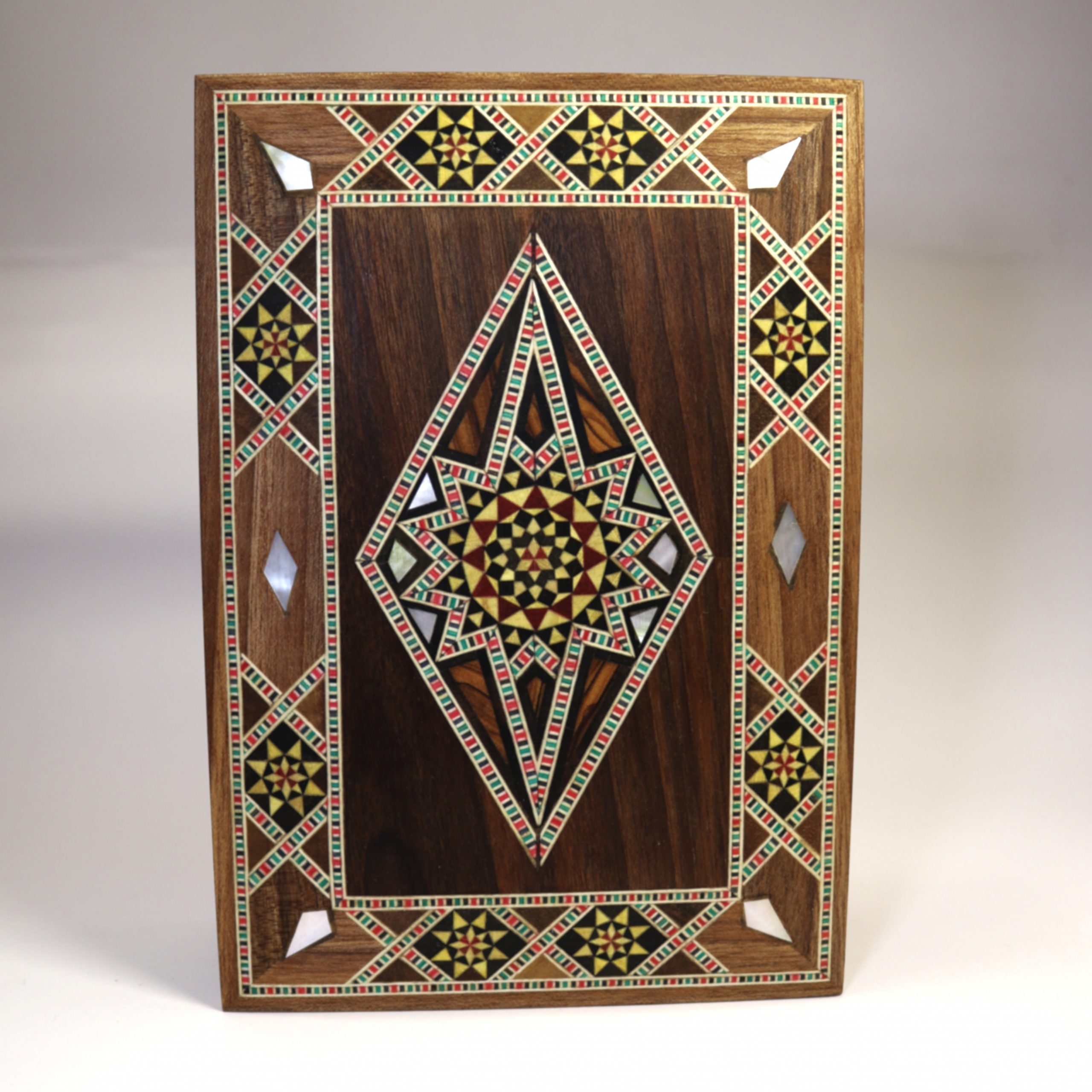 Coffret en marqueterie rectangulaire avec nacre