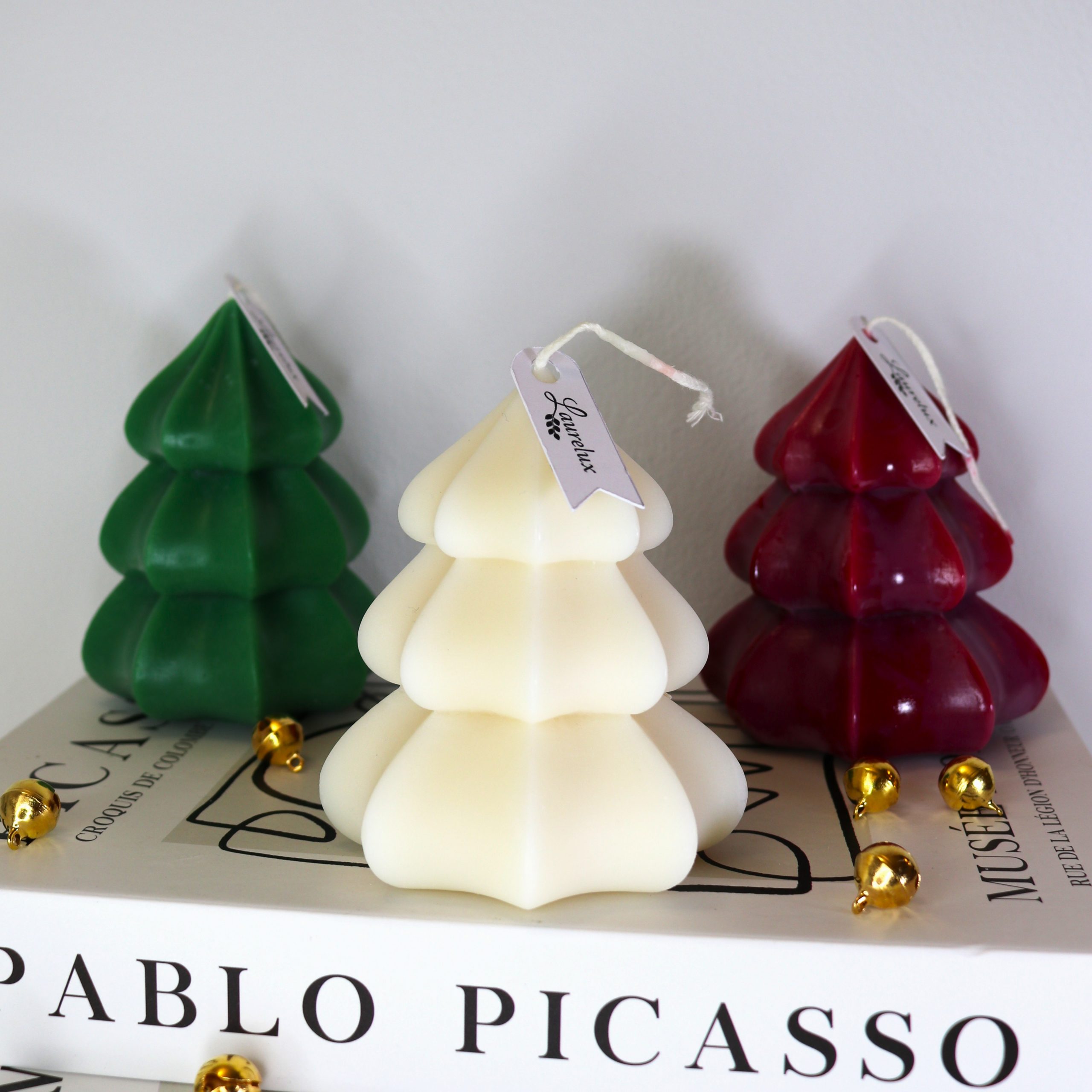 Bougie sapin aux bords arrondis Bougie sapin aux bords arrondis