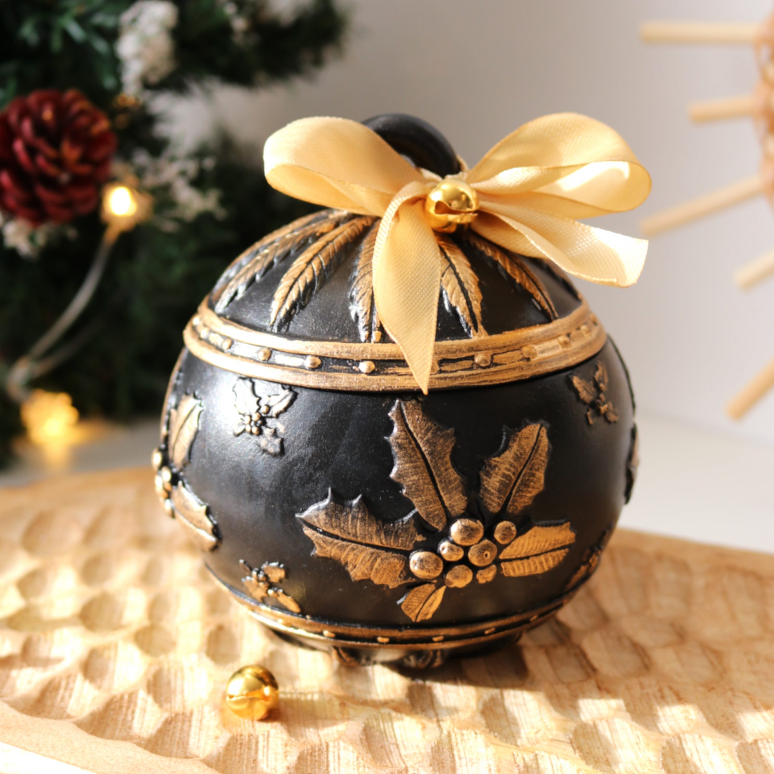 Bougie de Noël noire grand format – parfum Monoï