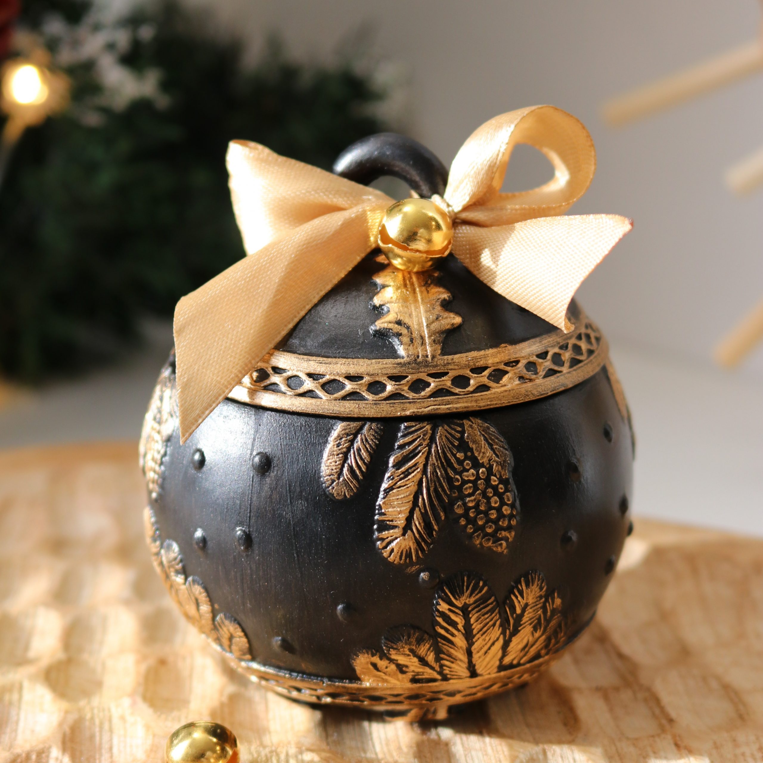 Bougie de Noël noire petit format – Parfum Monoï