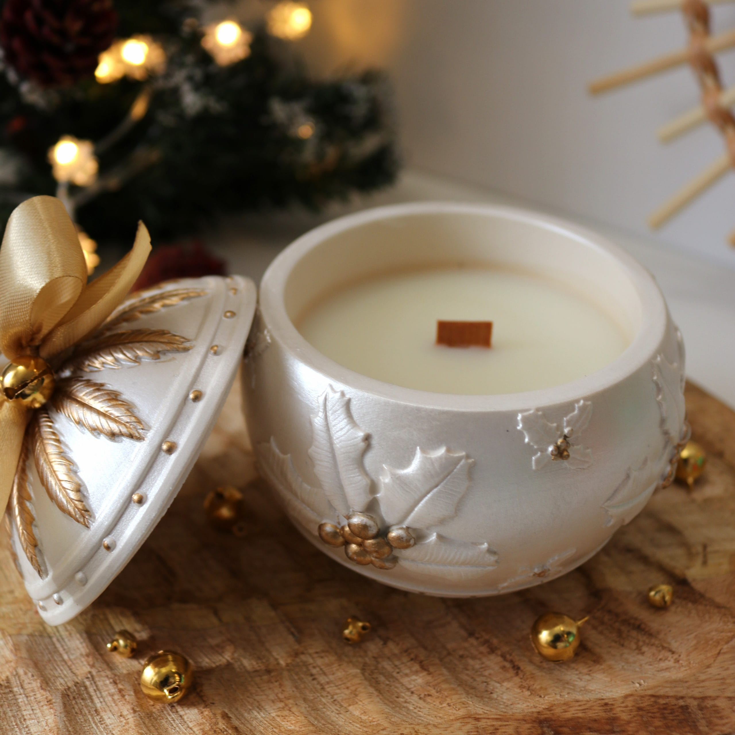 Bougie de Noël blanche grand format – parfum Pomme Cannelle