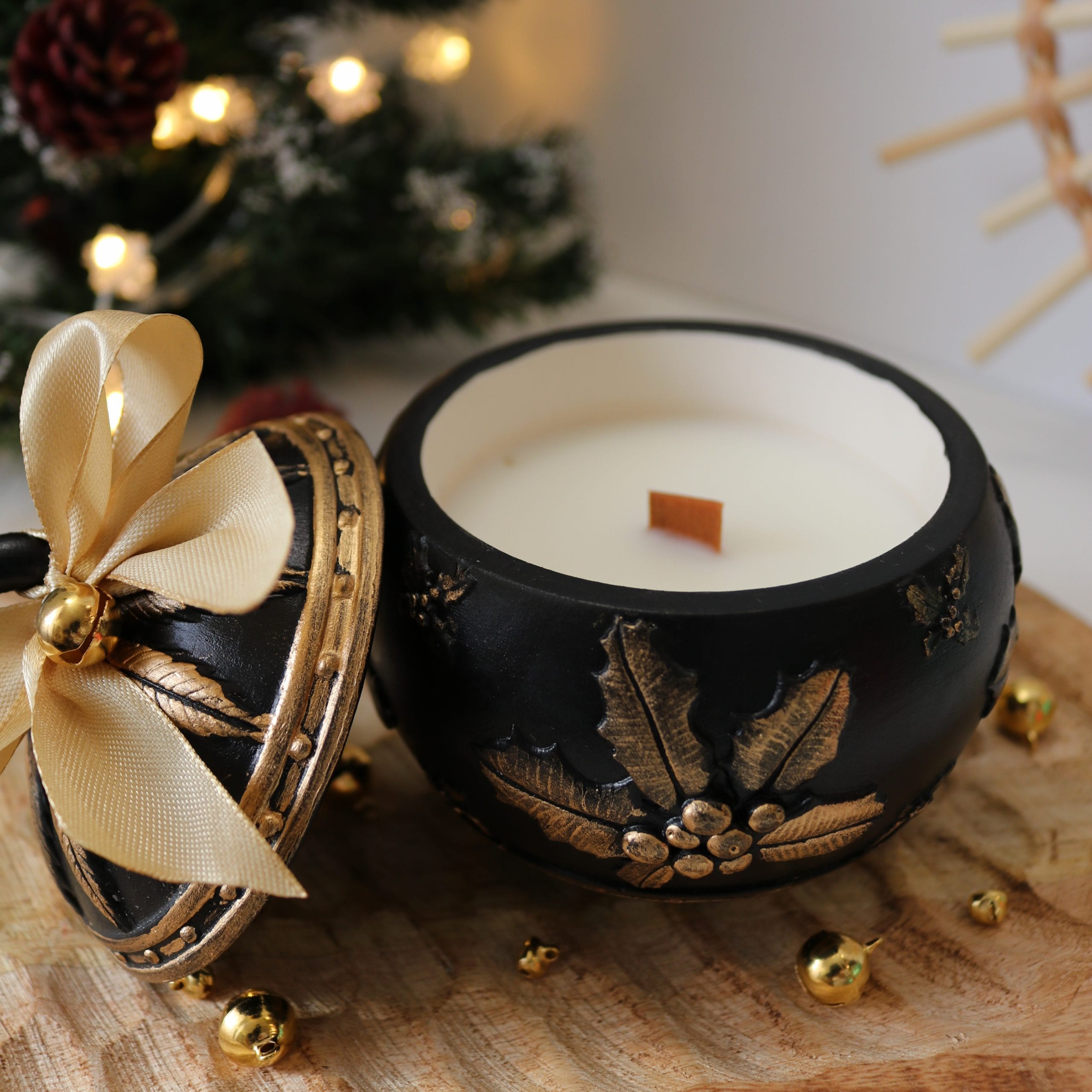 Bougie de Noël noire grand format – parfum Monoï