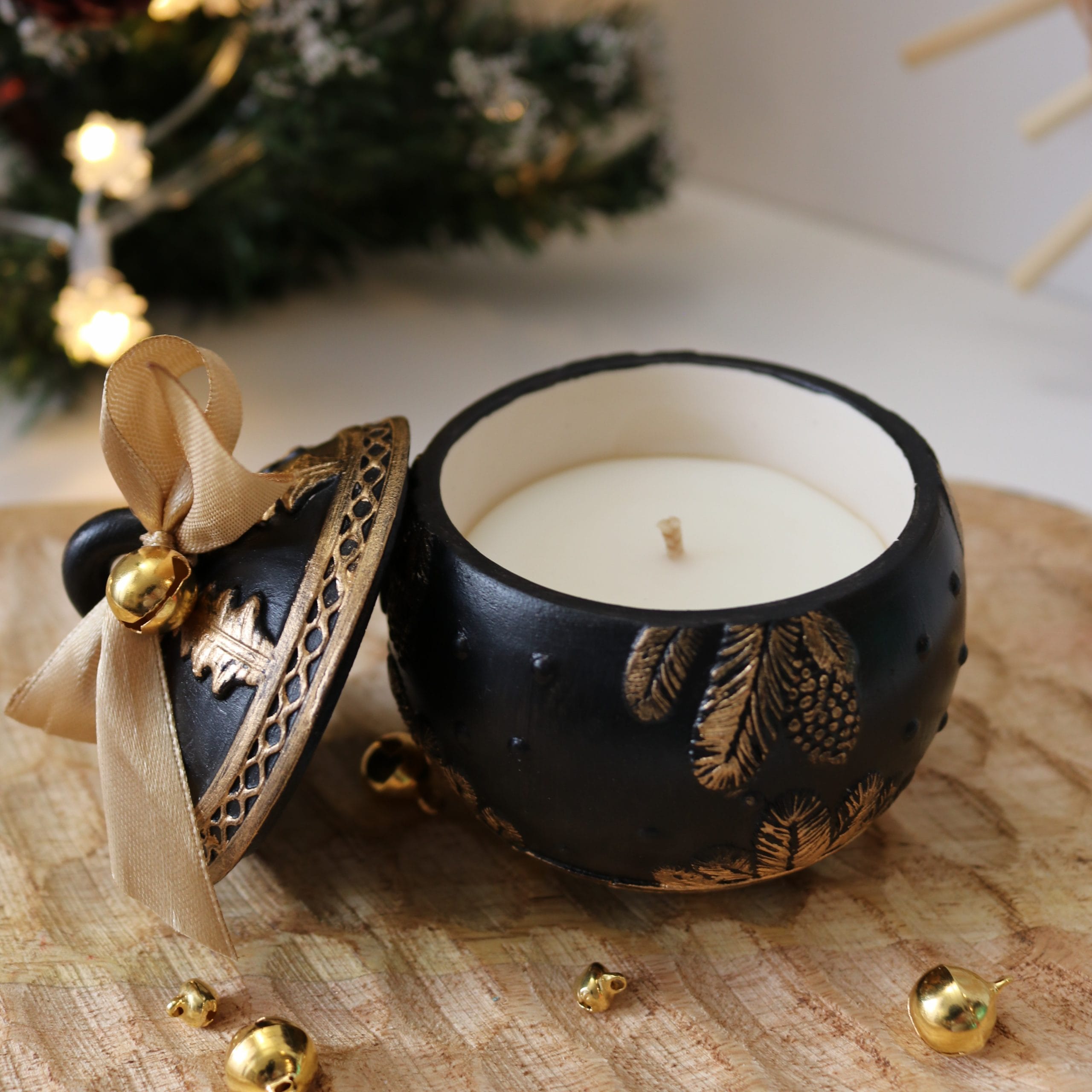 Bougie de Noël noire petit format – Parfum Monoï